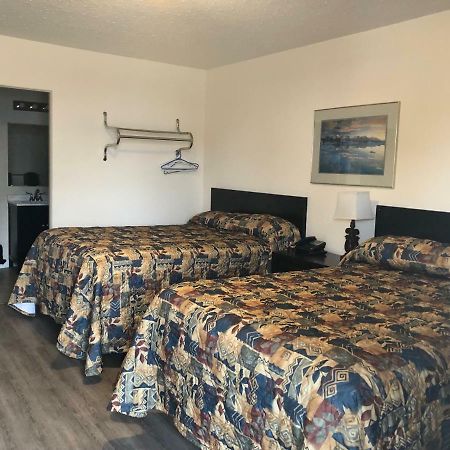 Stratford Motel Уайтхорс Экстерьер фото
