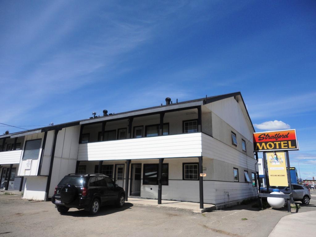 Stratford Motel Уайтхорс Экстерьер фото