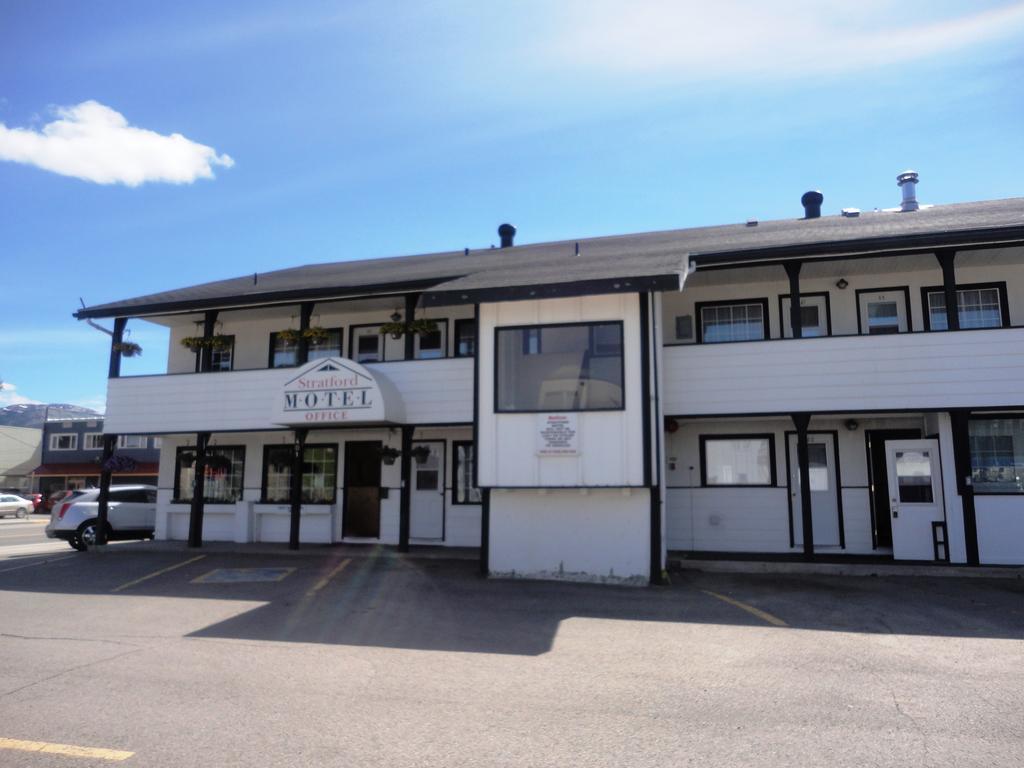 Stratford Motel Уайтхорс Экстерьер фото
