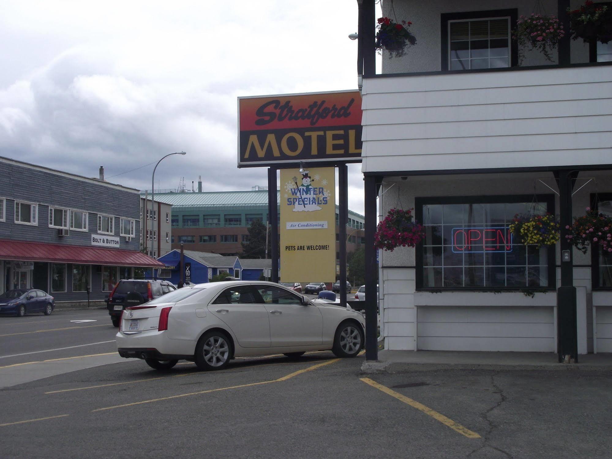 Stratford Motel Уайтхорс Экстерьер фото