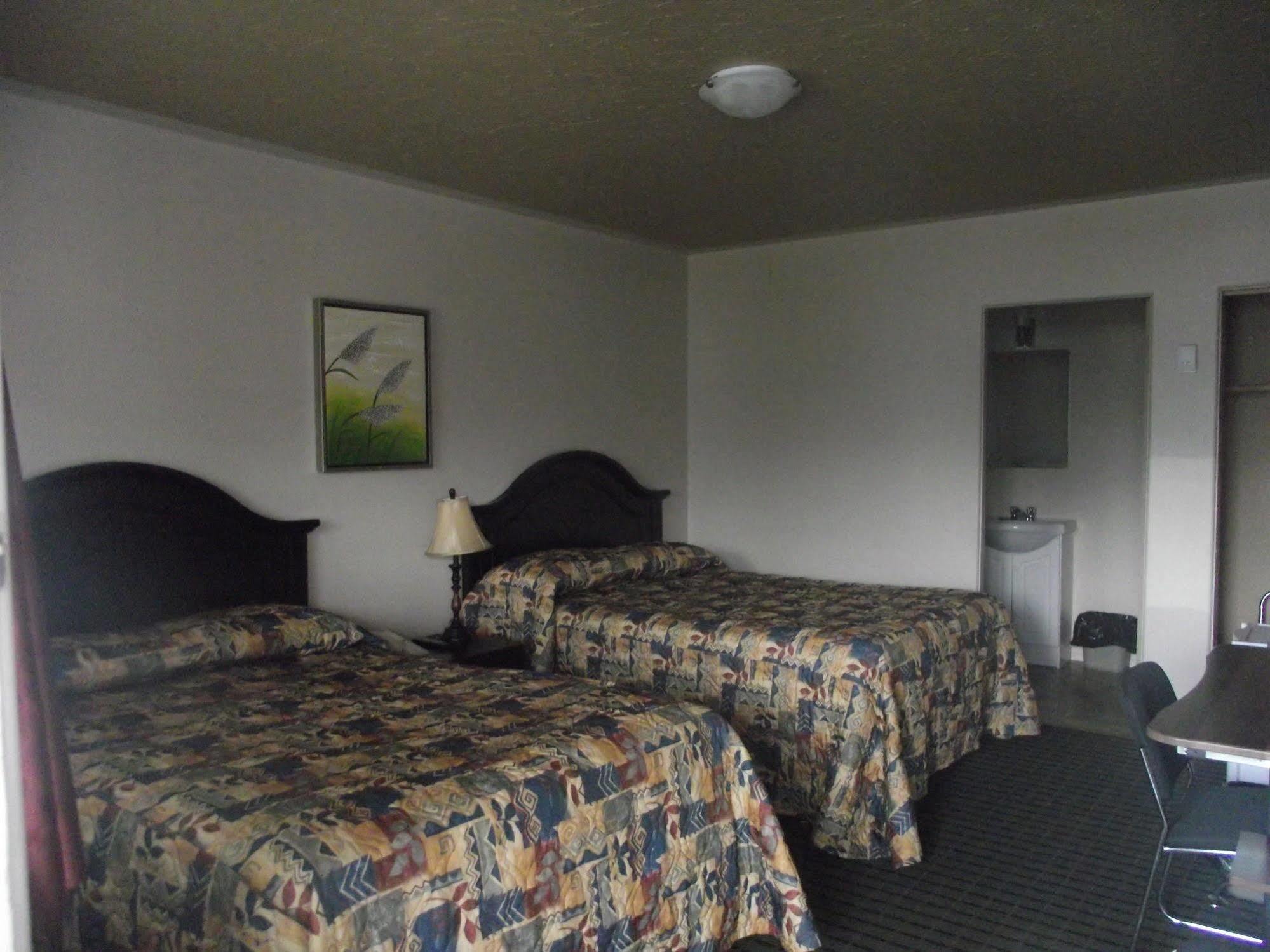 Stratford Motel Уайтхорс Экстерьер фото