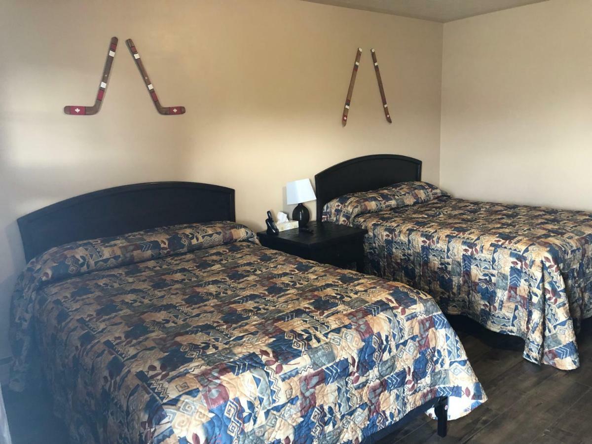 Stratford Motel Уайтхорс Экстерьер фото